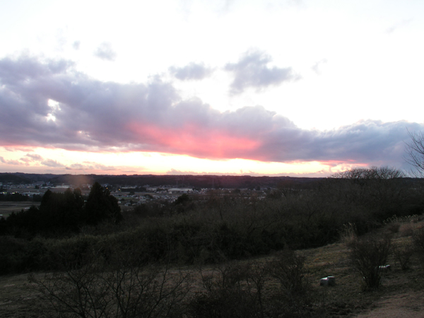 えほんの丘の夕日